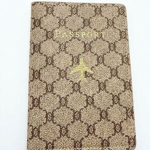 Passport Wallet in Beige and Brown